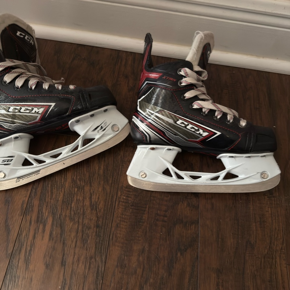 CCM Kids Hockey Skates – Hard-to-Find Size 2.5 – Used, Great Condition - Picture 11 of 14